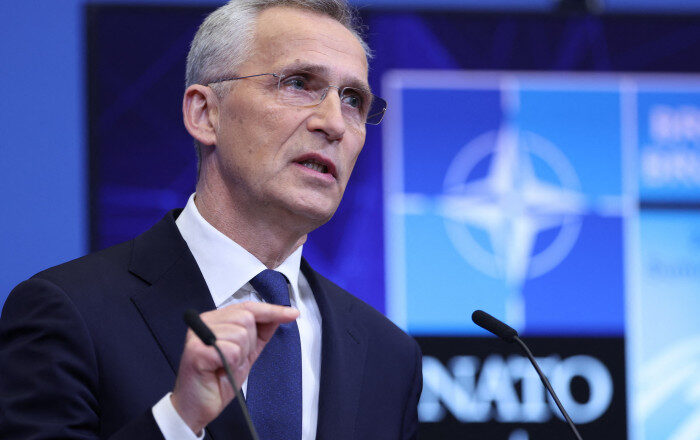 Jens Stoltenberg: Ucraina are nevoie de mai multe arme grele