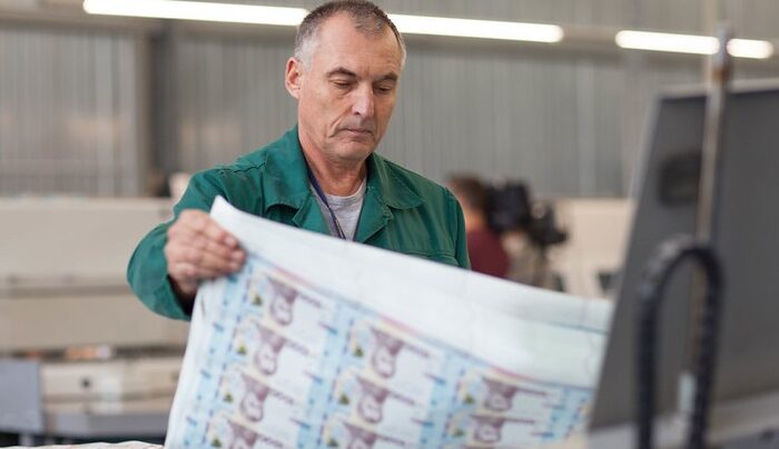 „Nu se mai poate de tipărit bani” –  șeful Băncii Naționale a Ucrainei