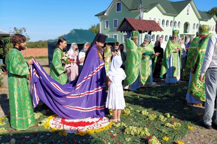 Mănăstirea din Stălinești, nordul Basarabiei, și-a sărbătorit ocrotitorul spiritual (FOTO)