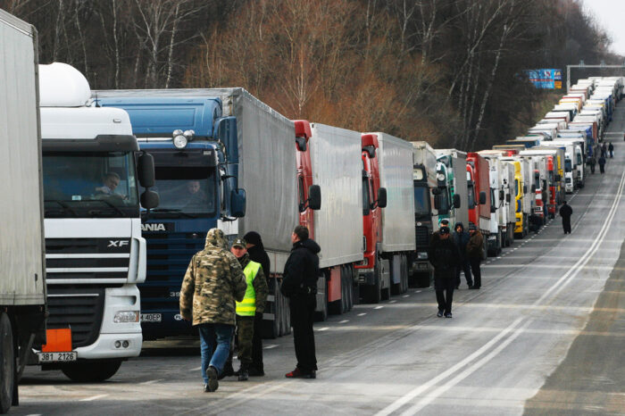 Regiunea Cernăuți: Cozi uriașe de TIR-uri spre PTF Porubne-Siret