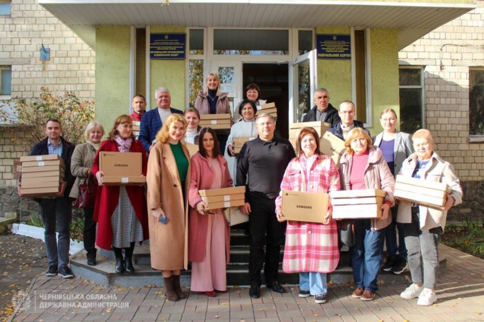 Google și UNESCO au donat 496 de laptopuri profesorilor din regiunea Cernăuți (FOTO)