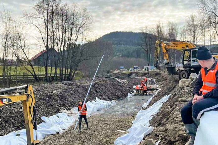 Regiunea Cernăuți: Amplu proces de reparații a drumului spre punctul de trecere a frontierei cu România