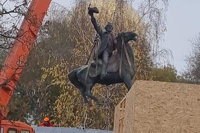 La Ismail, regiunea Odesa, a fost demontată statuia generalului rus Aleksandr Suvorov