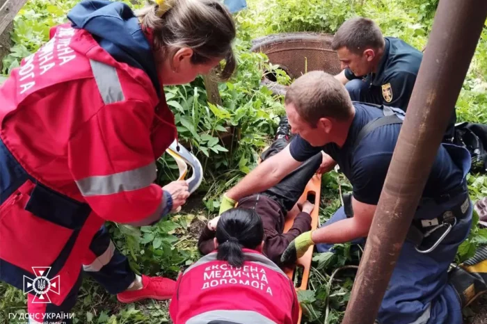 Într-un sat din regiunea Cernăuți, un copil a căzut într-un puț de canalizare cu o adâncime de nouă metri