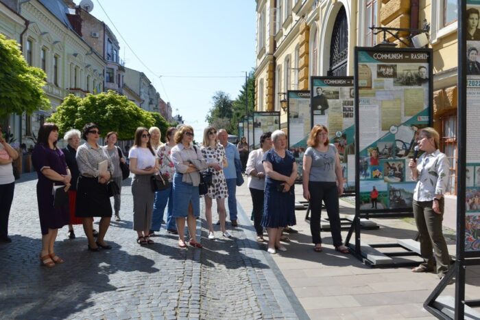 La Cernăuți a fost vernisată expoziția „Comunism = Rașism”