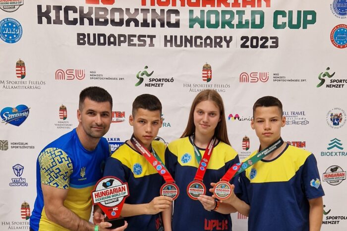 Tinerii sportivi din regiunea Cernăuți au obținut medalii de aur și argint la campionatul de kickboxing al Ucrainei