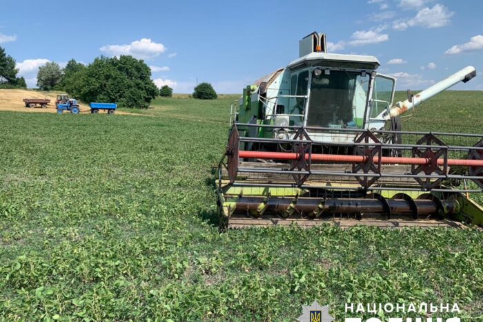 Accident cumplit la Vancicăuți. Un bărbat a suferit leziuni grave după ce a fost prins sub secera unui combine agricole