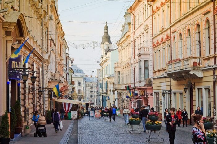 În ciuda războiului, la Cernăuți vin turiști din întreaga lume (emisiunea „Obiectiv comun”)