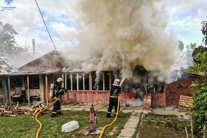 Tragedie la Cernăuți: Un bătrân de 84 de ani a murit într-un incendiu