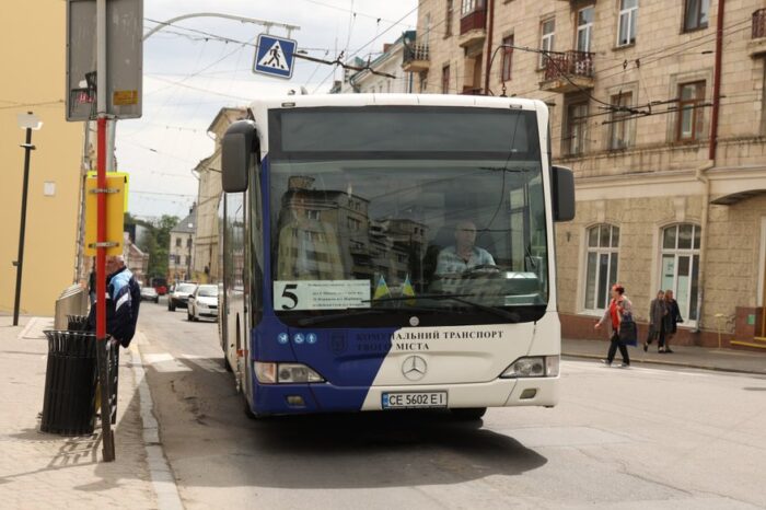 La Cernăuți este introdus tichetul de o zi pentru călătorii în transportul public