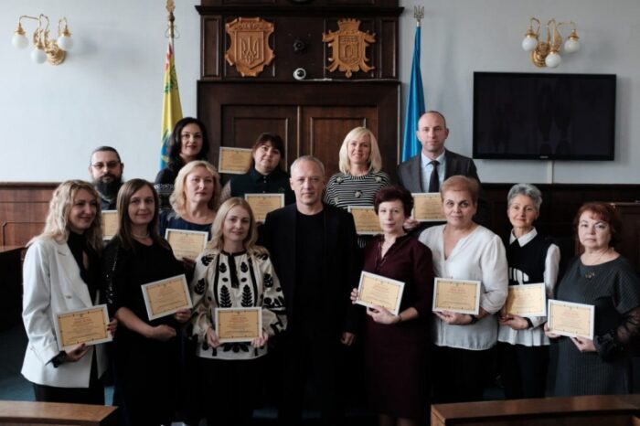 În Cernăuți, 14 profesori au fost distinși cu Premiul „Iuri Fedkovici” pentru Excelență în Educație