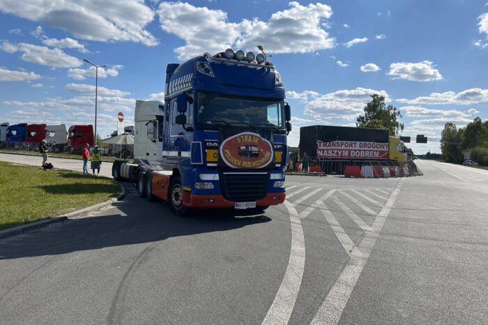 Transportatorii polonezi au blocat trei puncte de trecere a frontierei cu Ucraina