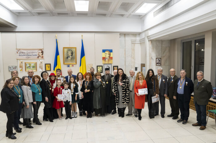 Români din nordul Bucovinei, la vernisajul Salonului Național „Mihai Eminescu” în Palatul Parlamentului din București