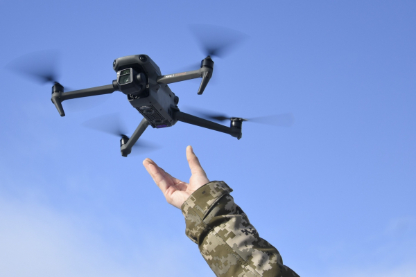 Consiliul orășenesc Cernăuți intenționează să achiziționeze peste 240 de drone pentru militarii ucraineni