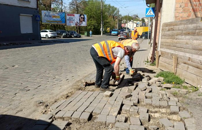 285 de milioane de grivne alocate pentru reparația drumurilor din Cernăuți