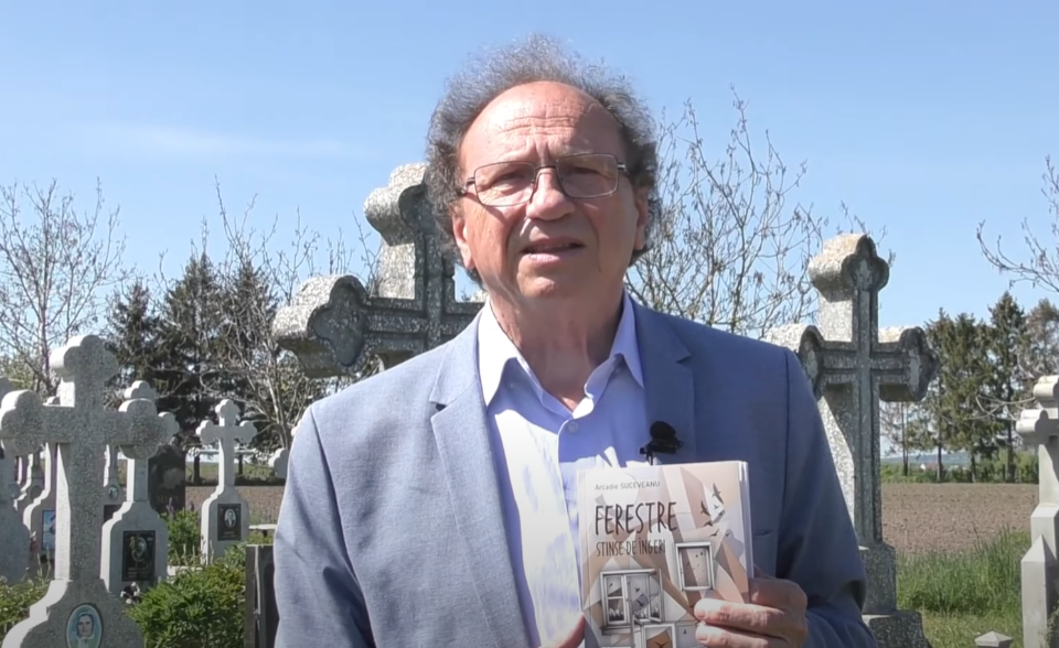 Arcadie Suceveanu la sfat cu parinții în cimitirul din Suceveni (BucPress TV Cernăuți)