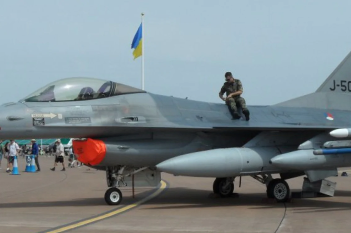 România, în ciuda „austerității” din țară, va finanța pregătirea piloților ucraineni pentru avioanele F-16