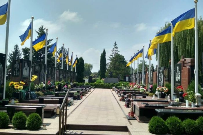 La Cimitirul Central din Cernăuți vor fi instalate camere video suplimentare, pe Aleea Eroilor, din cauza furturilor