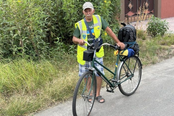 Voluntarul de 65 de ani, Oleksandr Kaniboloțkii, a parcurs cu bicicleta peste 1000 de kilometri pentru a strânge bani pentru Forțele Armate ale Ucrainei (ZSU).