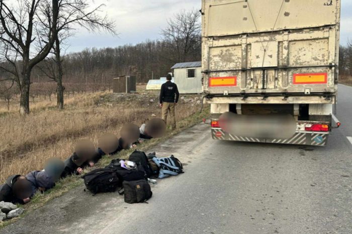 Un șofer de camion din regiunea Cernăuți va fi judecat pentru transportul ilegal al persoanelor de vârsta mobilizării