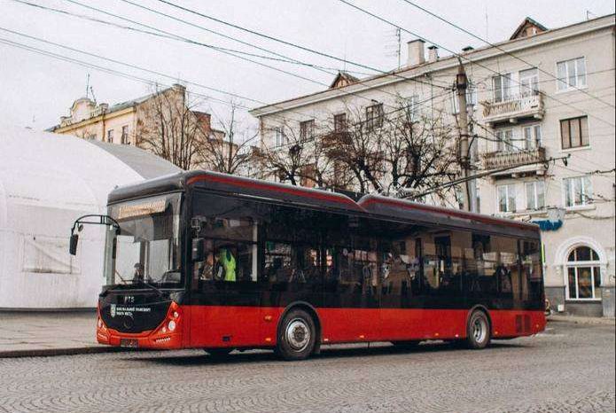 Călătorii din transportul public din Cernăuți pierd cel mai des rucsacuri și documente