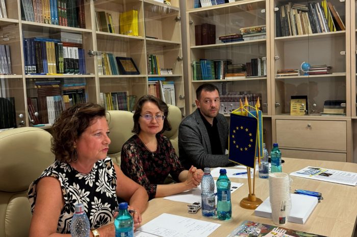 Conferință-dezbatere internațională privind sprijinul european oferit refugiaților de război și migranților, organizată la București de cadre didactice de la Universitatea „Ștefan cel Mare” din Suceava (USV)