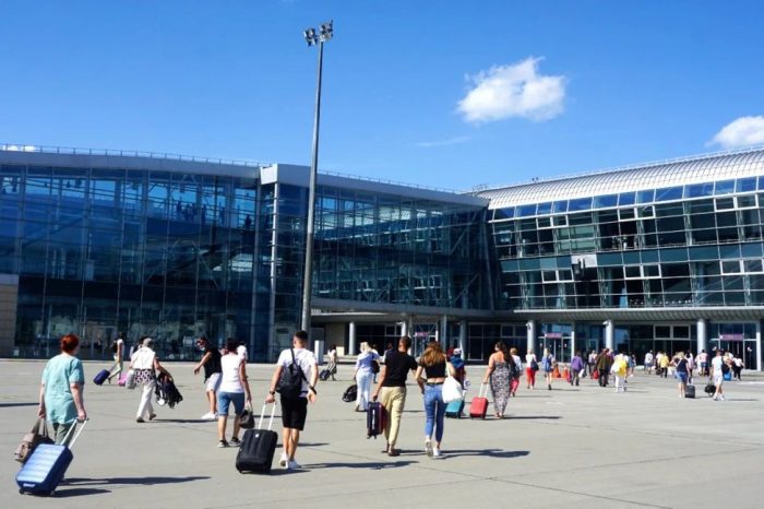 În Ucraina ar putea fi redeschise aeroporturile: cât de sigur ar fi să se zboare de pe Borîspil și Lviv