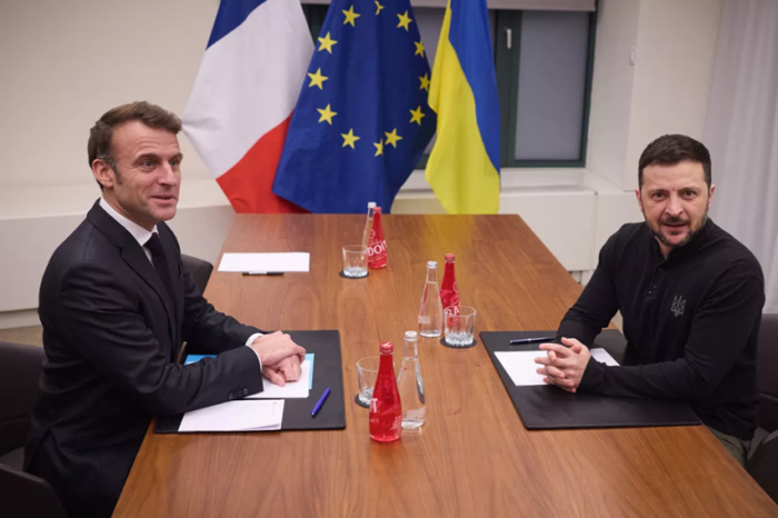 Zelenski a discutat cu Macron despre "desfăşurarea de contingente străine” în Ucraina