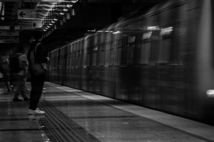 Surfingul pe tren – un joc mortal pentru like-uri