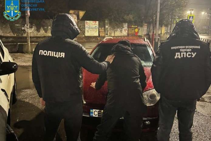 Între 8.000 și 13.000 de euro – atât au plătit mai mulți bărbați din regiunea Cernăuți pentru a trece ilegal granița