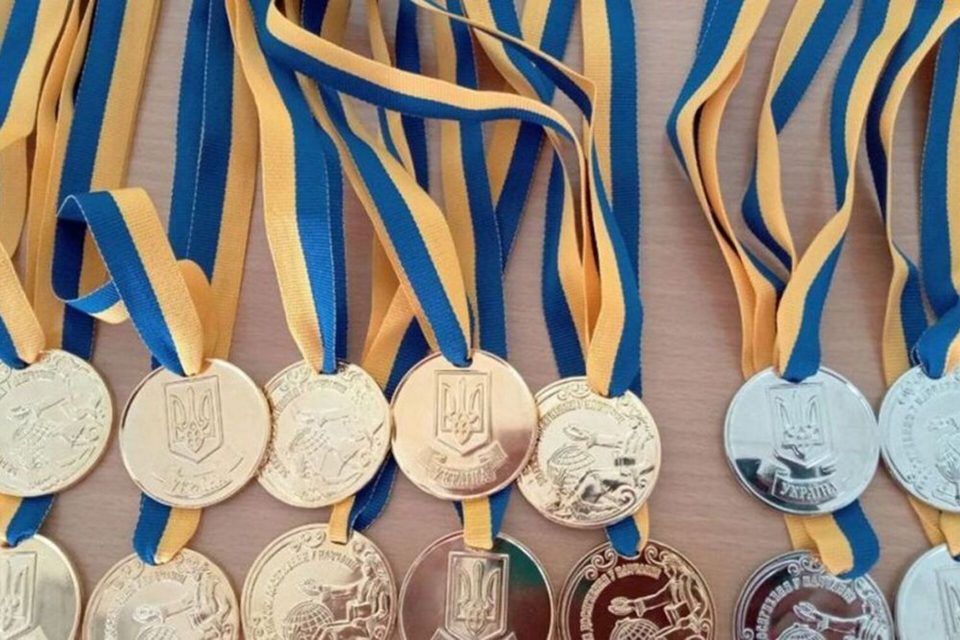 Certificate în loc de medalii: cum sunt recompensați acum cei mai buni absolvenți din Ucraina